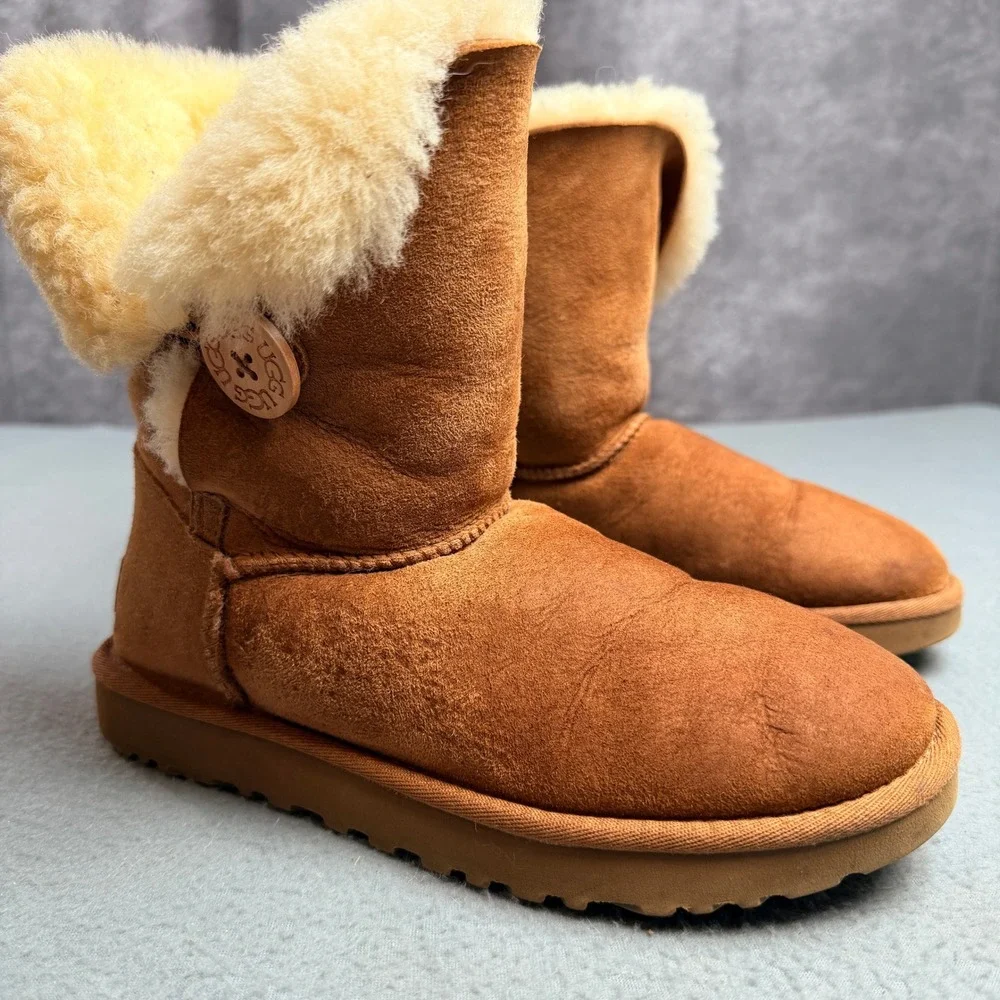 UGG Bailey Button Chestnut Suede Shearling Boots Womens 6 5803